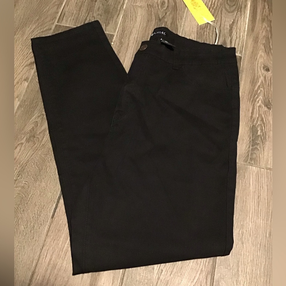 NWT!  Women's Skinny Black Jeans - Classic Sleek Fit